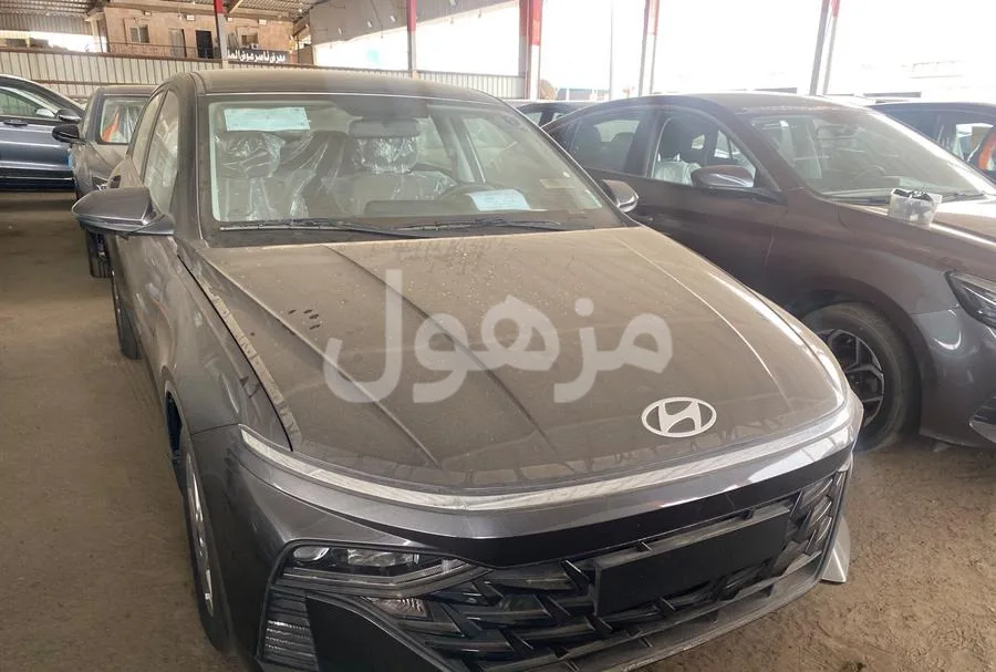 Hyundai Accent Fleet 2026, Apple CarPlay Screen, Rear Camera - Jeddah