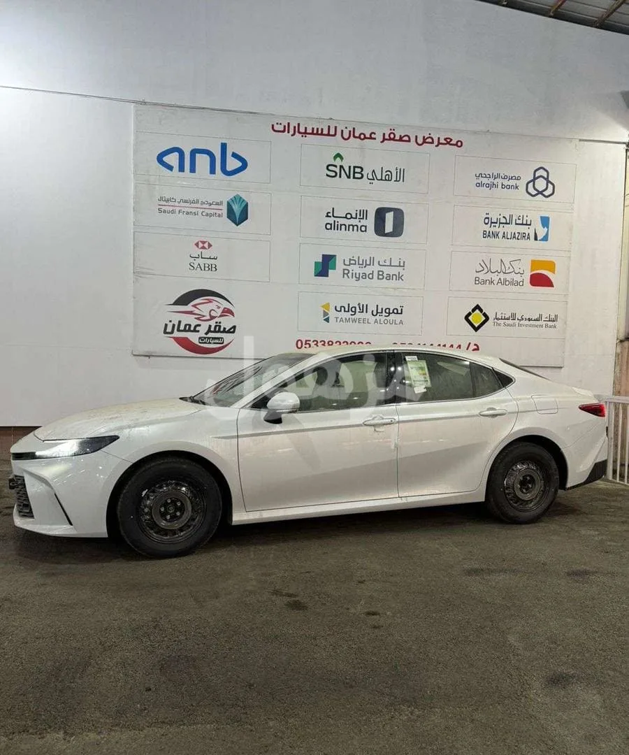 تويوتا كامري 2025 ستاندر جير اتوماتيك 8 سرعات - احد رفيده