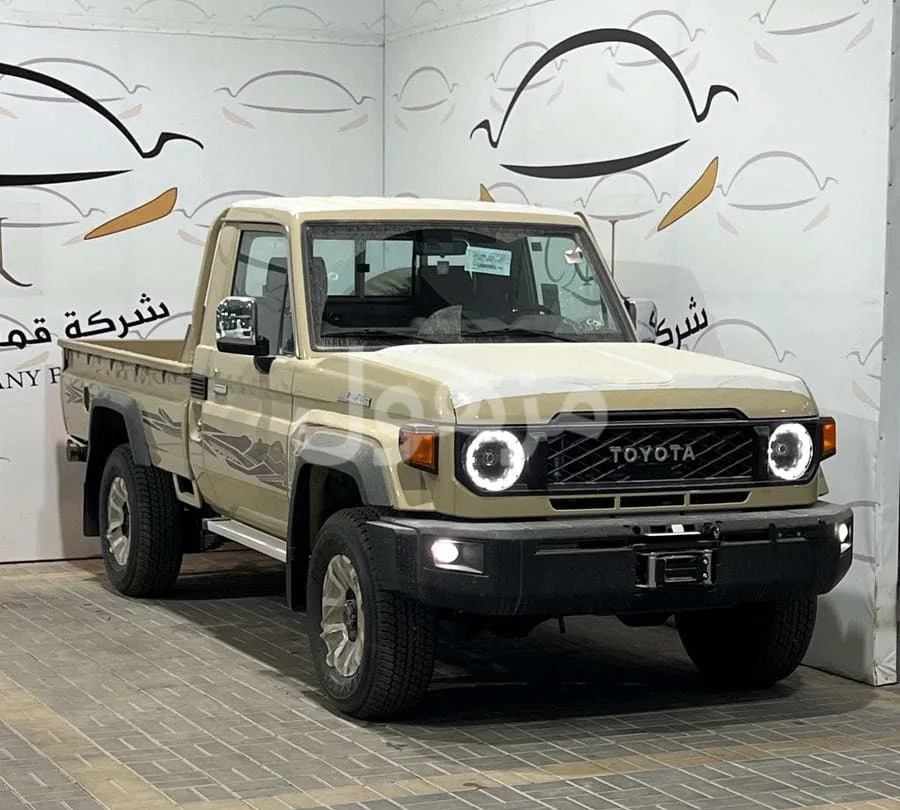 Toyota Land Cruiser 70 full option, winch, fender flares, petrol, automatic, 2025