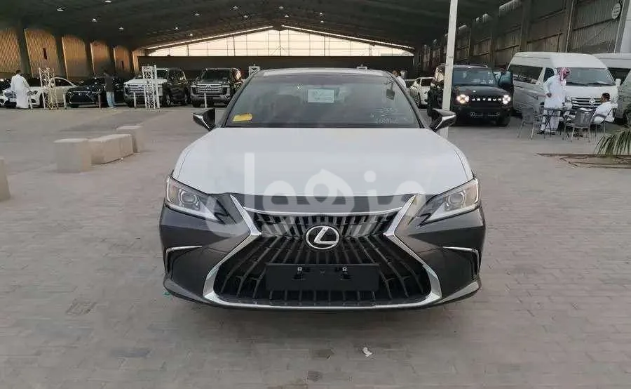 Lexus ES250 Standard 2025