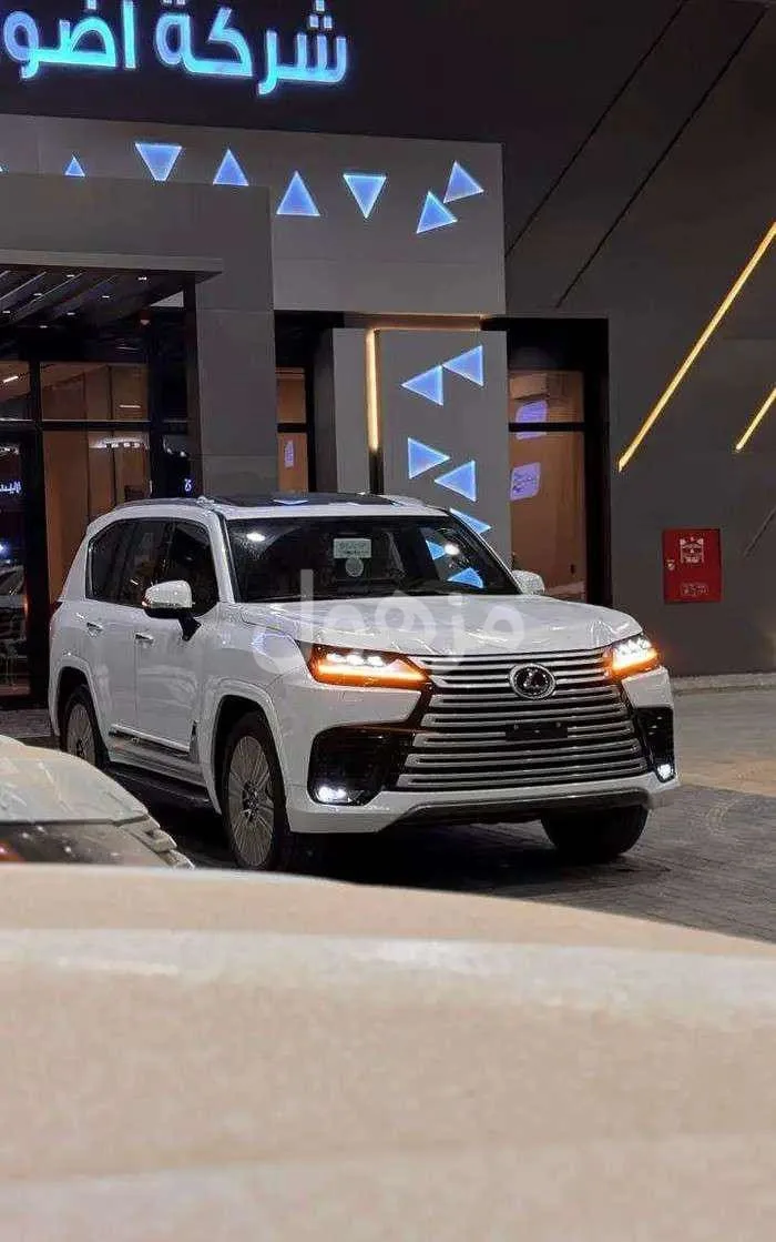 لكزس LX600 2026 شاشات خلفية ثلاجة فتحة سقف - جدة