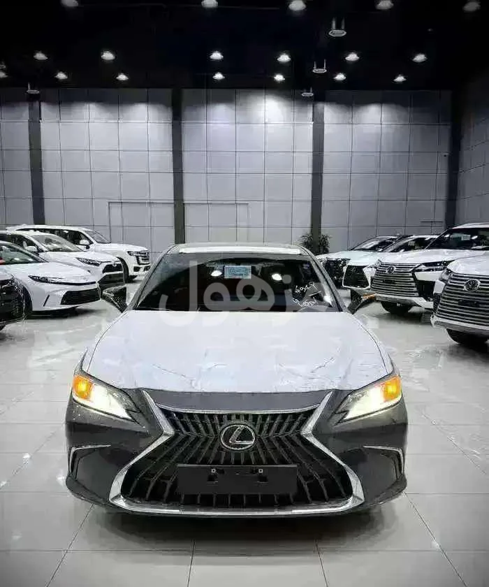 لكزس ES 250 2025 اوتوماتيك 8 سرعات فتحة سقف - الرياض