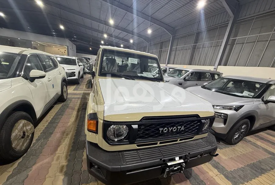 Toyota Land Cruiser pickup salq petrol winch model 2026