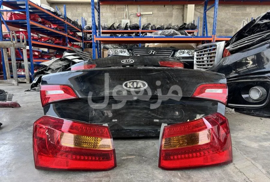Tail light and trunk door Cadenza 2011-2012-2013