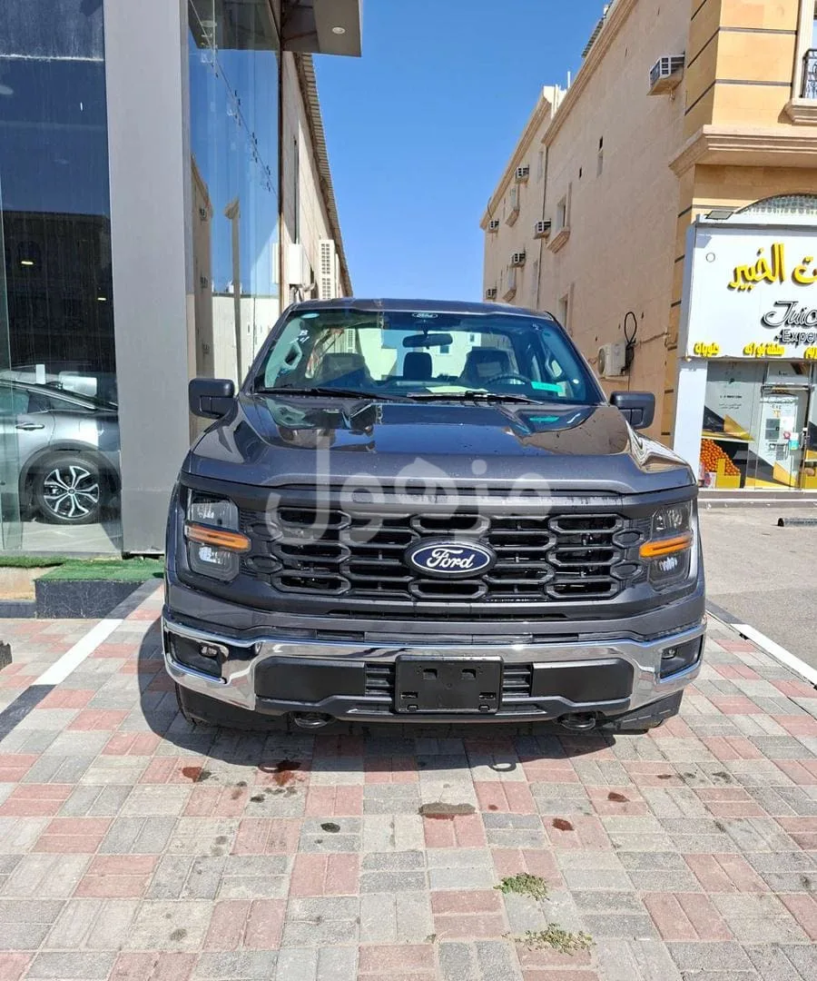 فورد F150 غماره 2025 وكالة جديد بنزين - الخبر