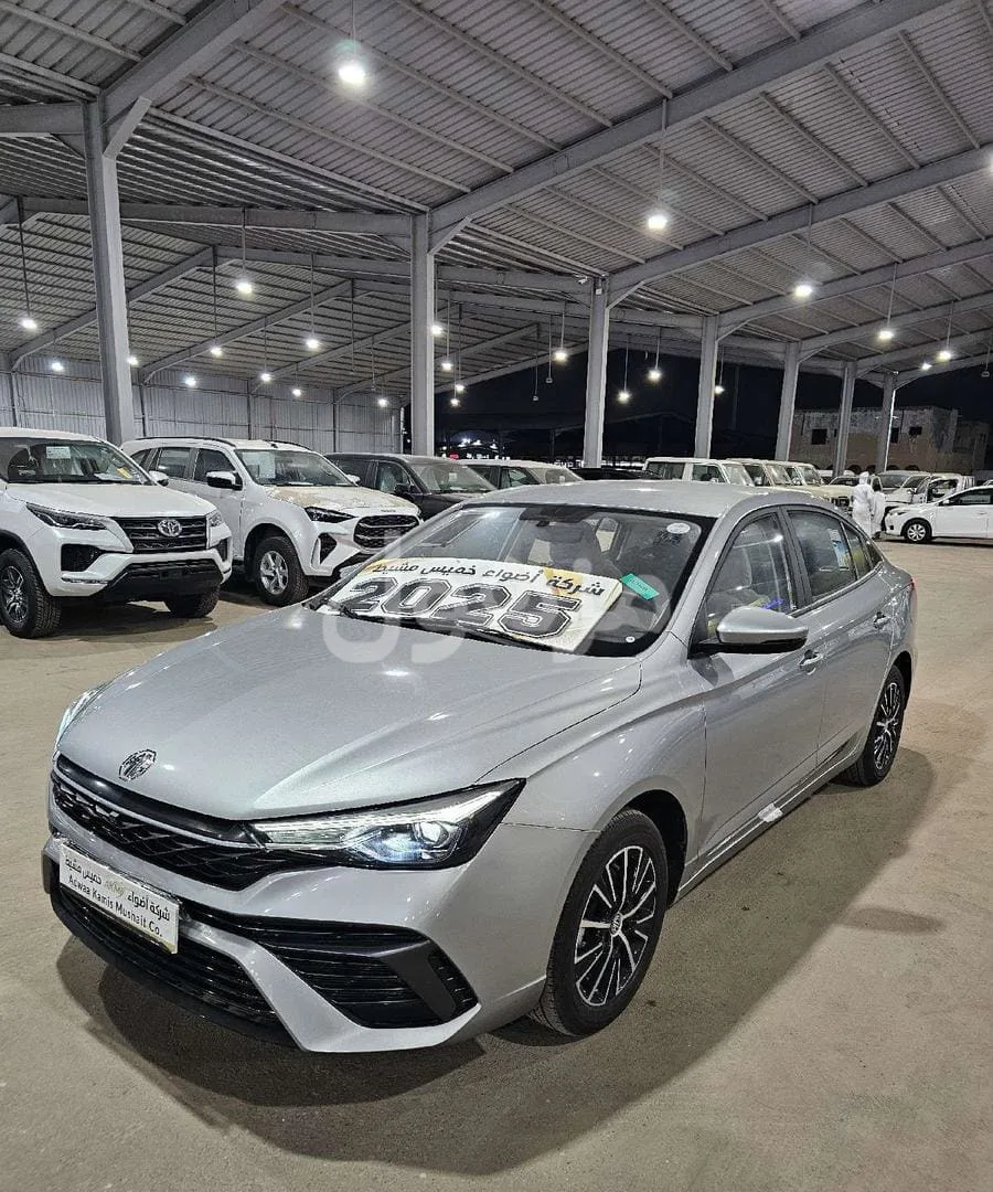MG 5 new shape 2025 standard silver color