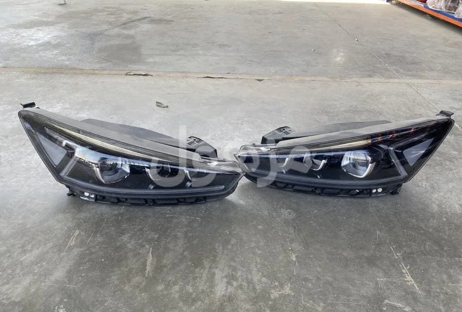 Cadenza headlights, three lenses, 2017-2018-2019-2020
