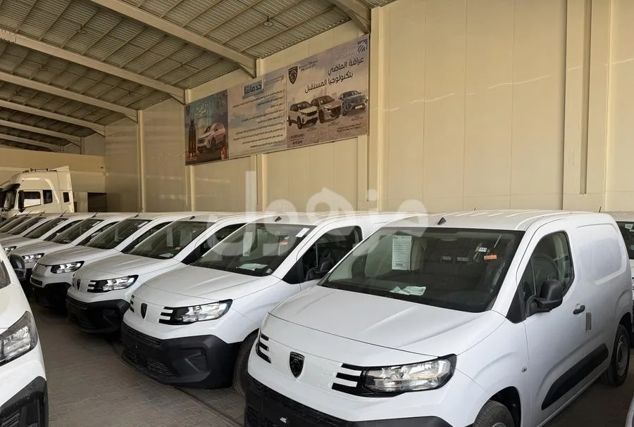 بيجو بارتنر 2025 أبيض جديد شاشة وحساسات خلفية - الرياض