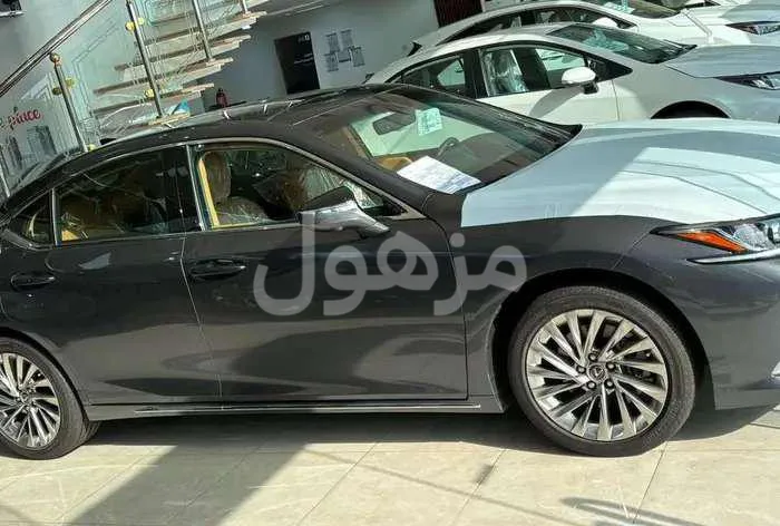 Lexus ES350 2025, Panoramic Roof, 18-inch Wheels, 8-Speed Automatic - Jeddah