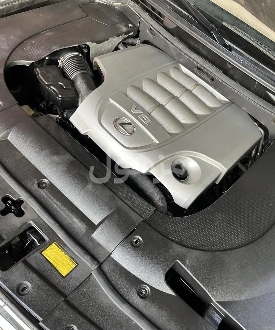 Lexus 570 Sequoia engine