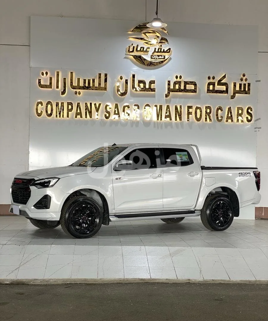 Isuzu D-Max 2025 GT, Screens, Sensors - Ahad Rafidah
