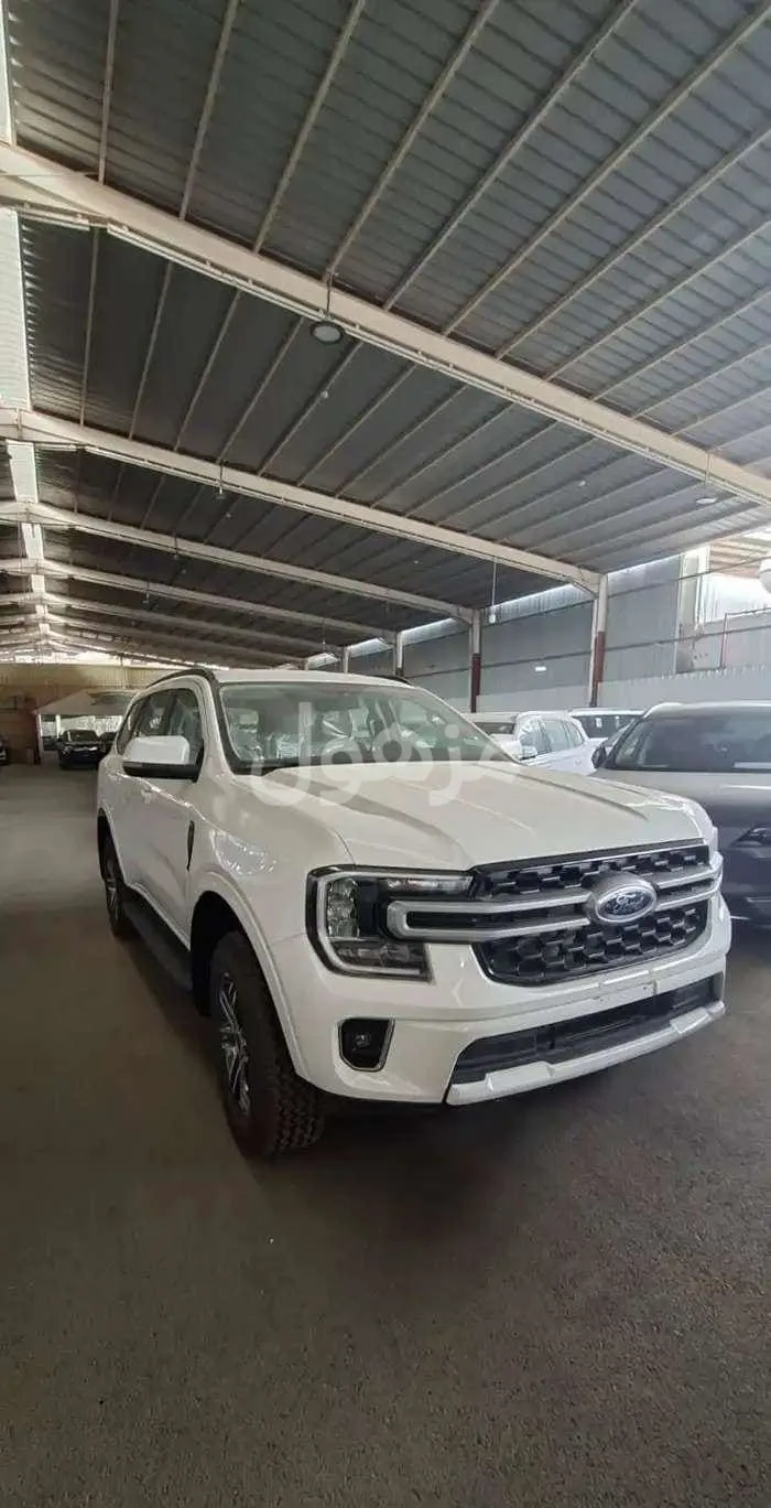 فورد ايفرست 2025 XLS 7 مقاعد بنزين اوتوماتيك - جدة