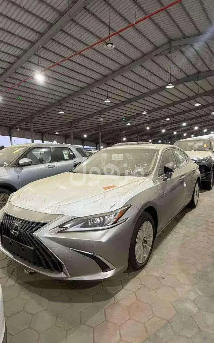Lexus ES 2025, Sunroof, Screen, Camera - Jeddah