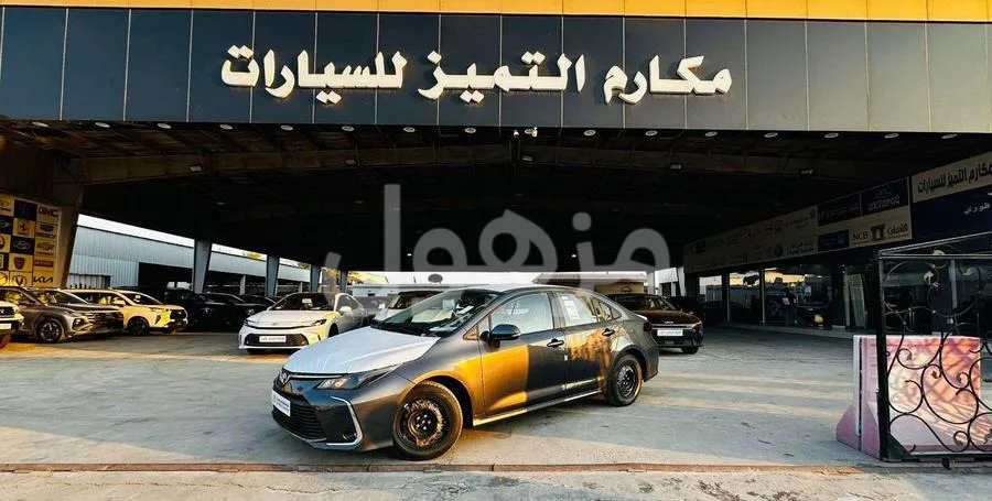 تويوتا كورولا 2026 استاندر طيس كاش وبنك ابيض رمادي