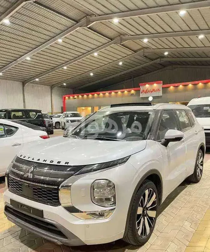 ميتسوبيشي - اوتلاندر 4 4 فل كامل لانش اديشن 7 راكب 2026