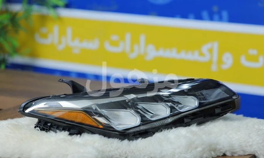 2021 Avalon right headlight
