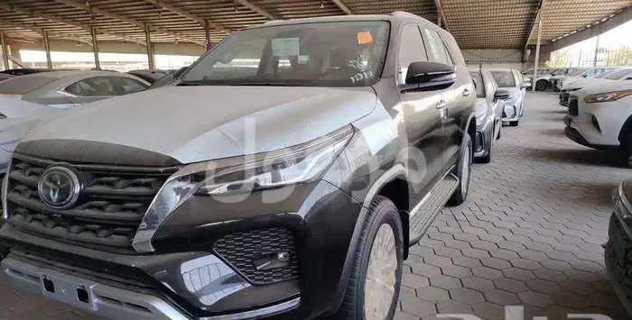 Toyota Fortuner VX2 diesel 2.8 engine 2026 model