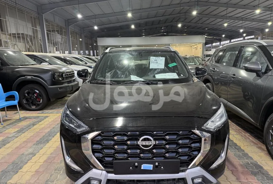Nissan Magnite standard and mid option model 2025