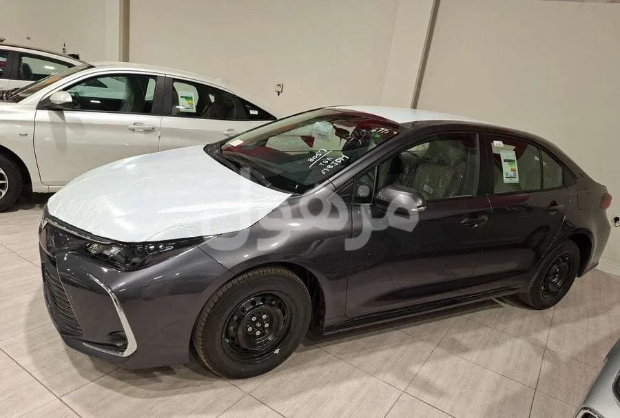 Toyota Corolla 2025 standard engine 2.0 - cash and installments