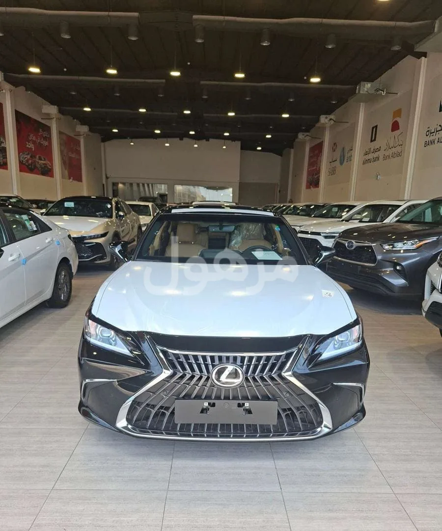 لكزس ES250 2025 جديدة فتحة سقف قير أوتوماتيك - الخبر