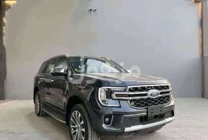 فورد ايفريست نص فل XLT 2025