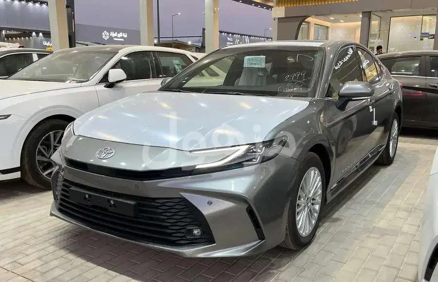 تويوتا كامري 2026 هايبرد شاشة وكاميرا خلفية - الرياض