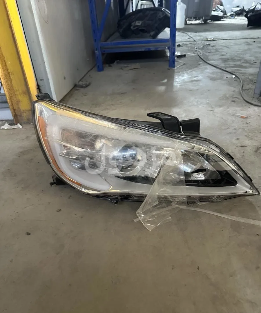 Right headlight for Cadenza 2011-2013, original.