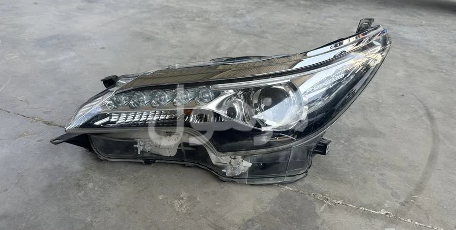 Left headlight Fortuner 2018-2019-2020 original agency