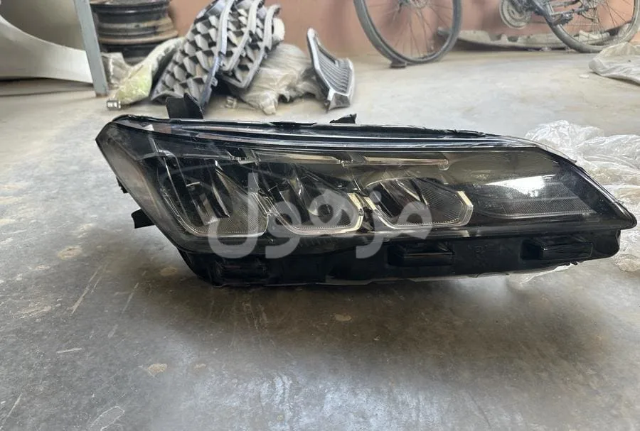 Avalon right headlight 2020-2021-2022 Touring