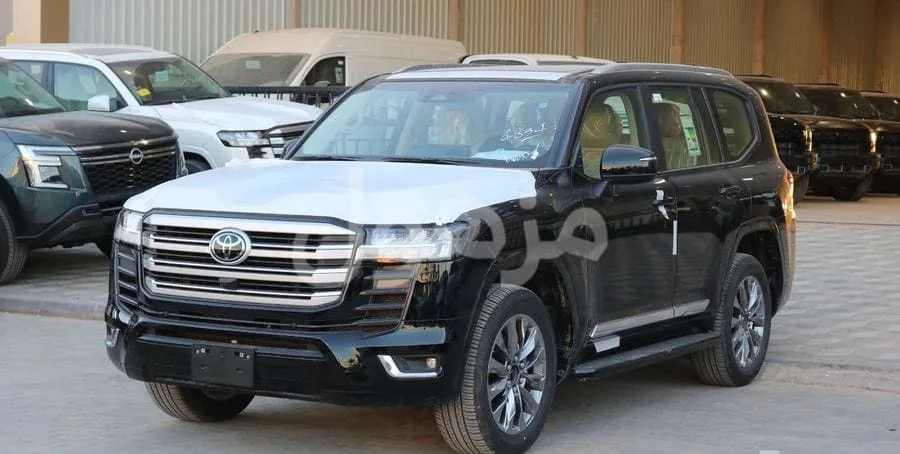 Toyota Land Cruiser 2026, Sunroof, 4 Cameras, Cool Box - Riyadh
