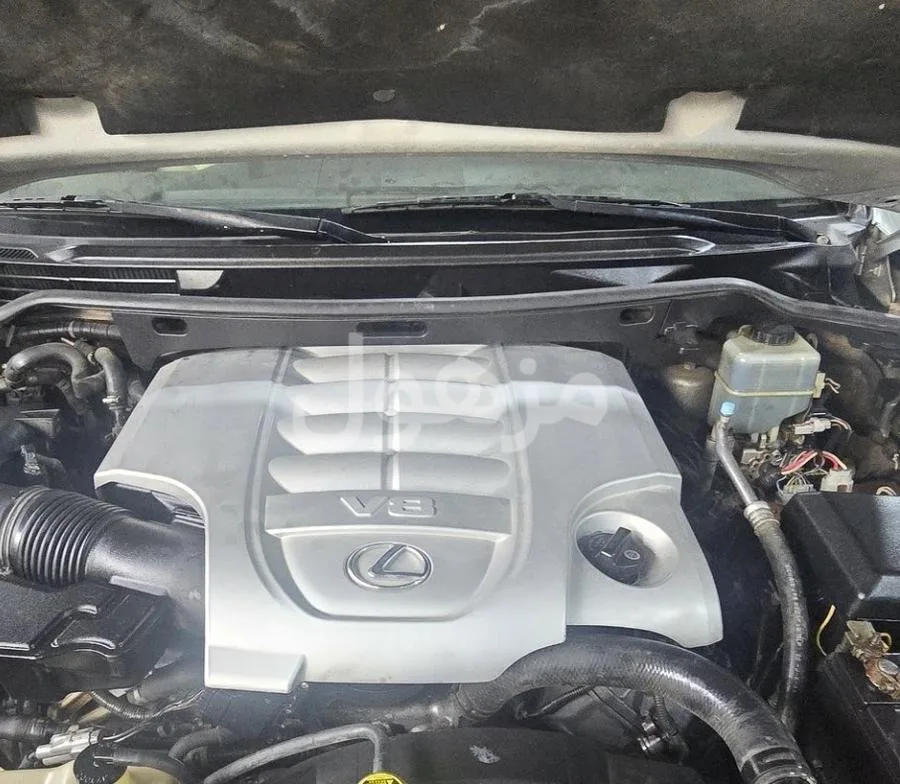 Lexus SUV 5.7 engine, 2014 model