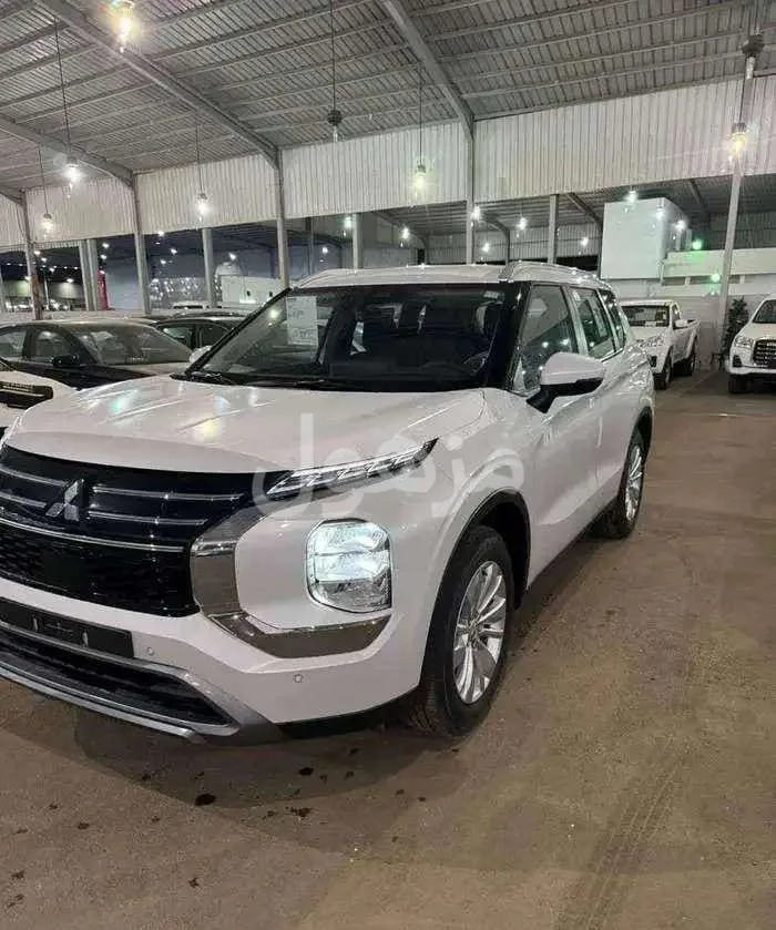 ميتسوبيشي اوتلاندر 2026 جديد 7 مقاعد CVT - جدة