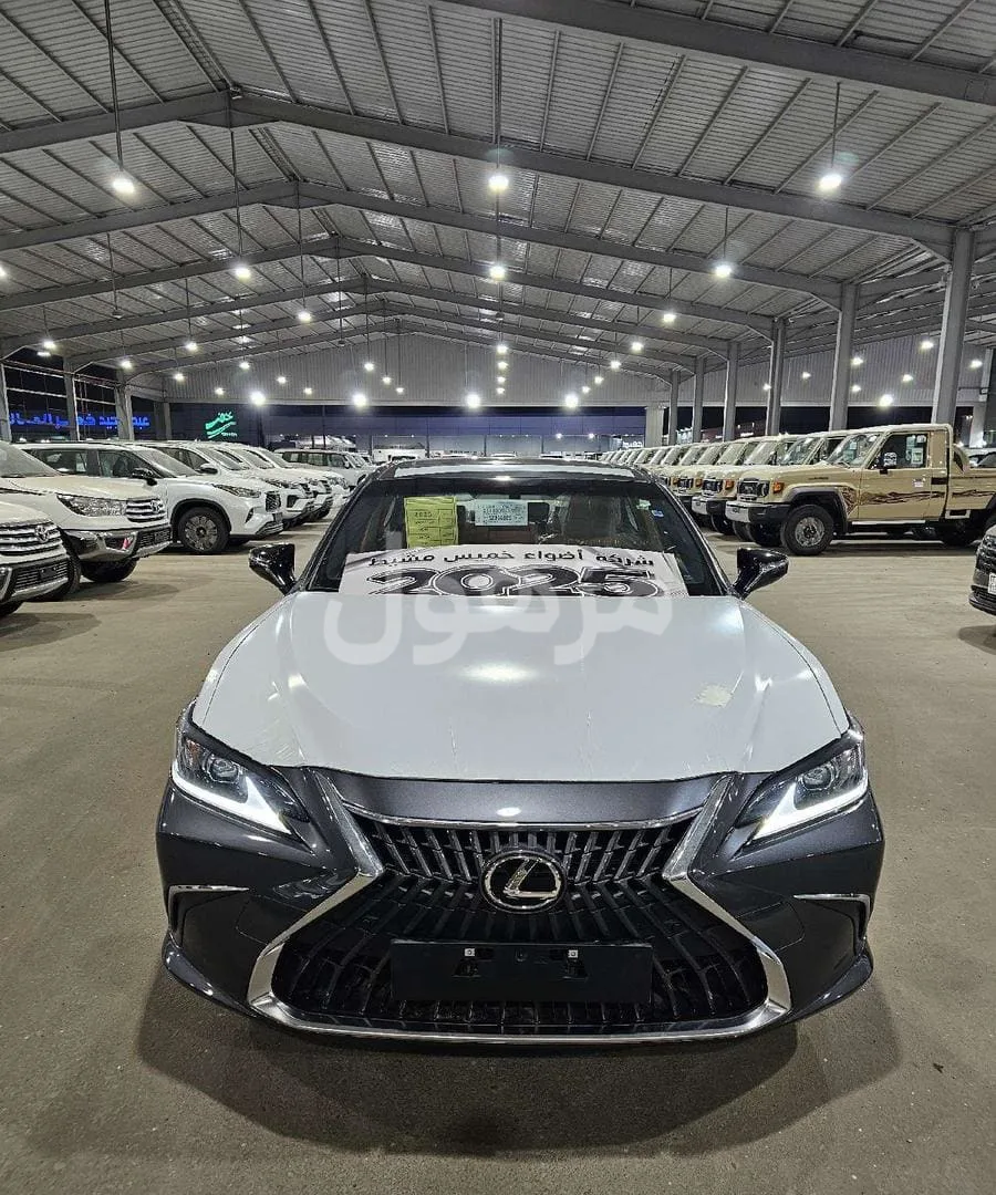 Lexus ES 250 model 2025