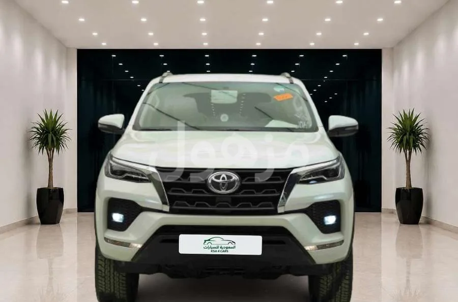 تويوتا فورتشنر VX1 2026 جديد بنزين حساسات امامية وخلفية - الرياض