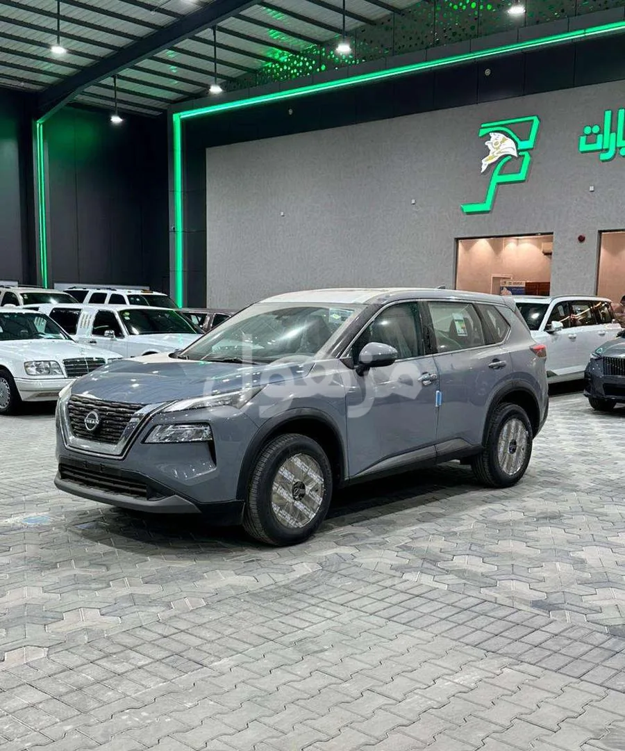 نيسان اكس تريل 2026 ستاندر شاشة وكاميرا خلفية - الرياض