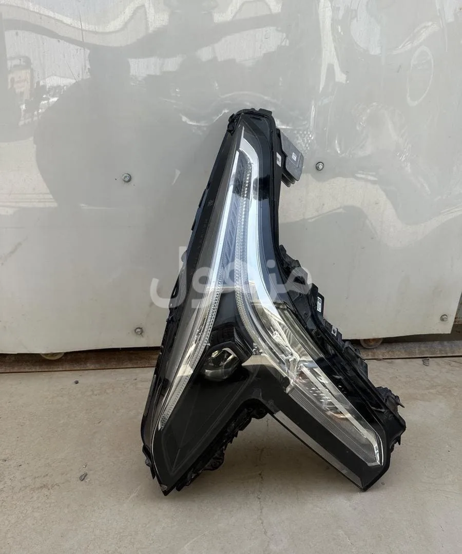 شمعه يسار كاديلاك xt4 2019-2020-2021-2022-2023