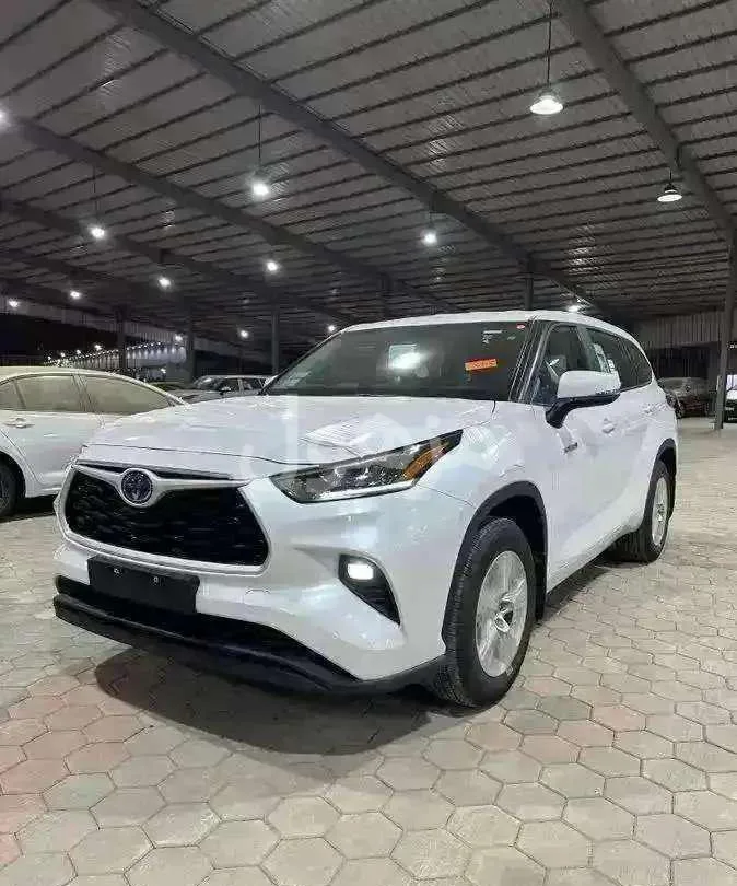 Toyota Highlander 2026 LE Hybrid, 8-inch Screen - Jeddah