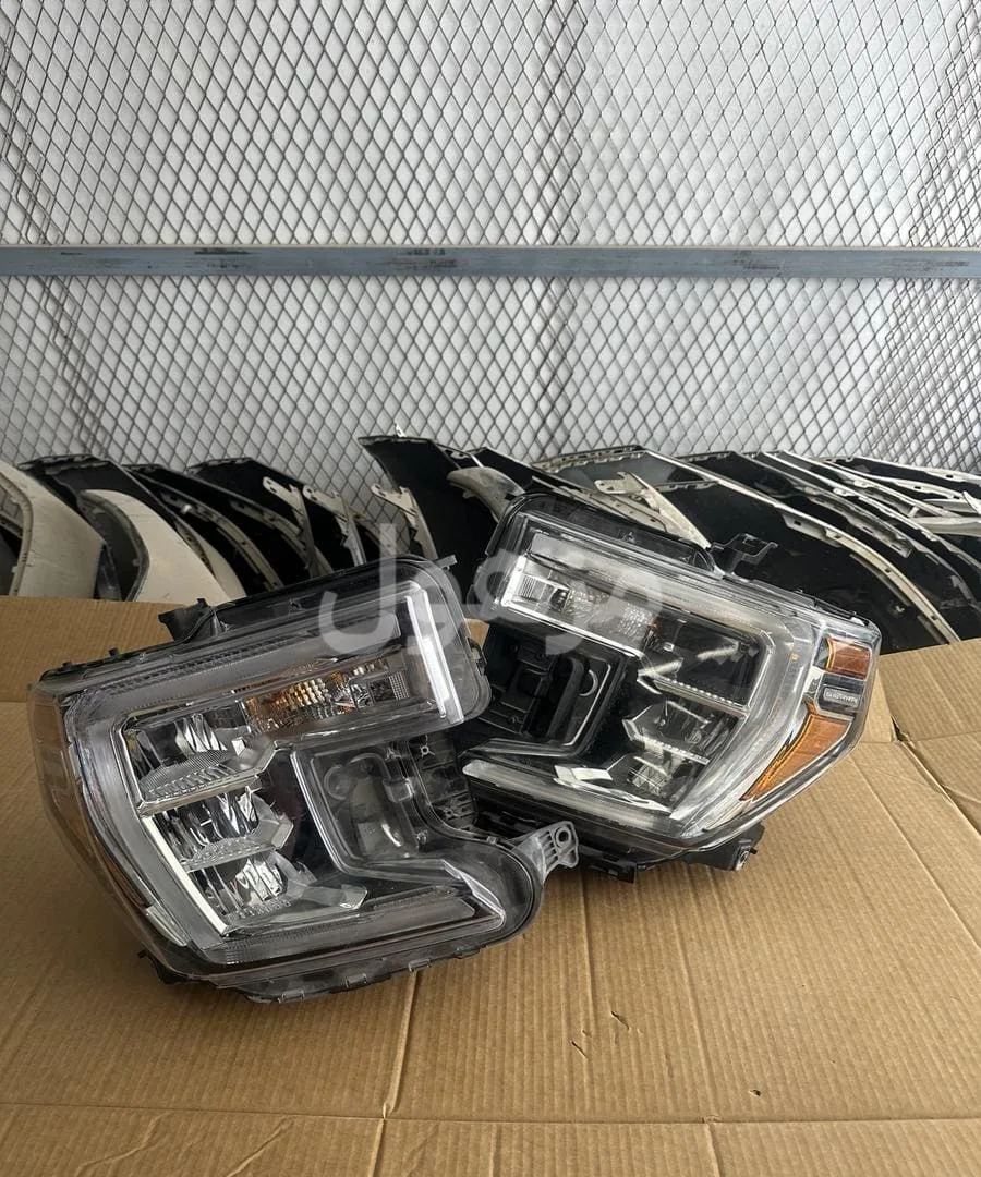 Original agency left and right Sierra headlights SLE-AT4, model 2019-2023