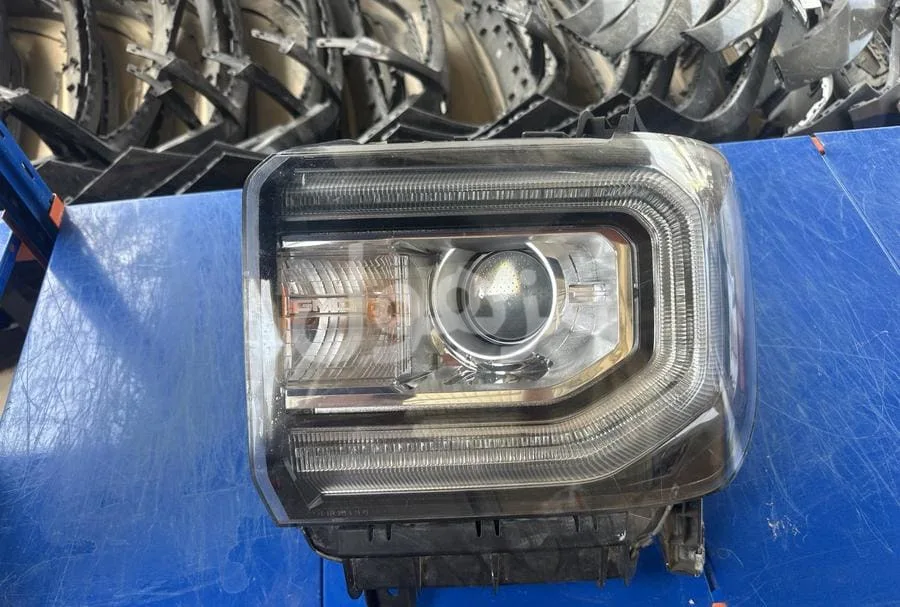 Original Sierra left headlight, dealer, 2017-2018-2019