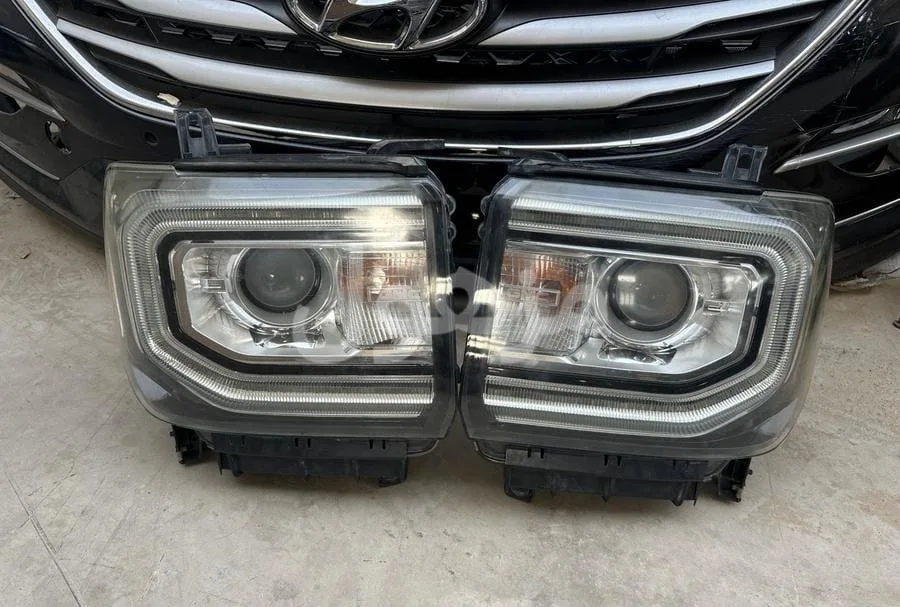 Sierra headlights 2017-2018-2019 right and left, genuine from the dealer, GMC