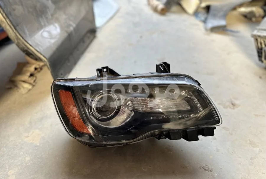 Chrysler 2011-2014 headlight original