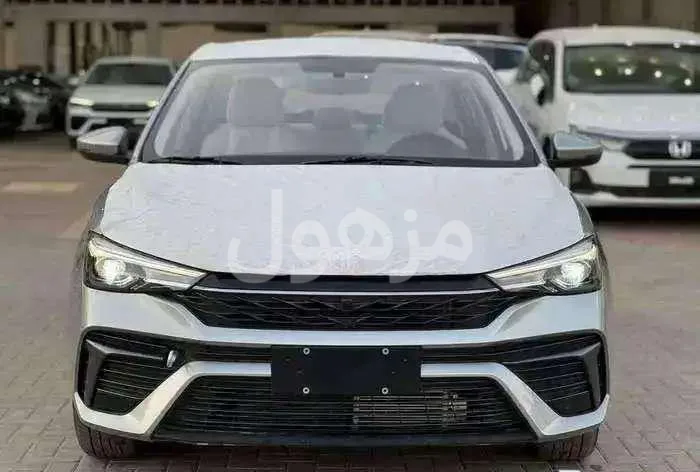 ام جي 5 MG استاندر موديل 2025