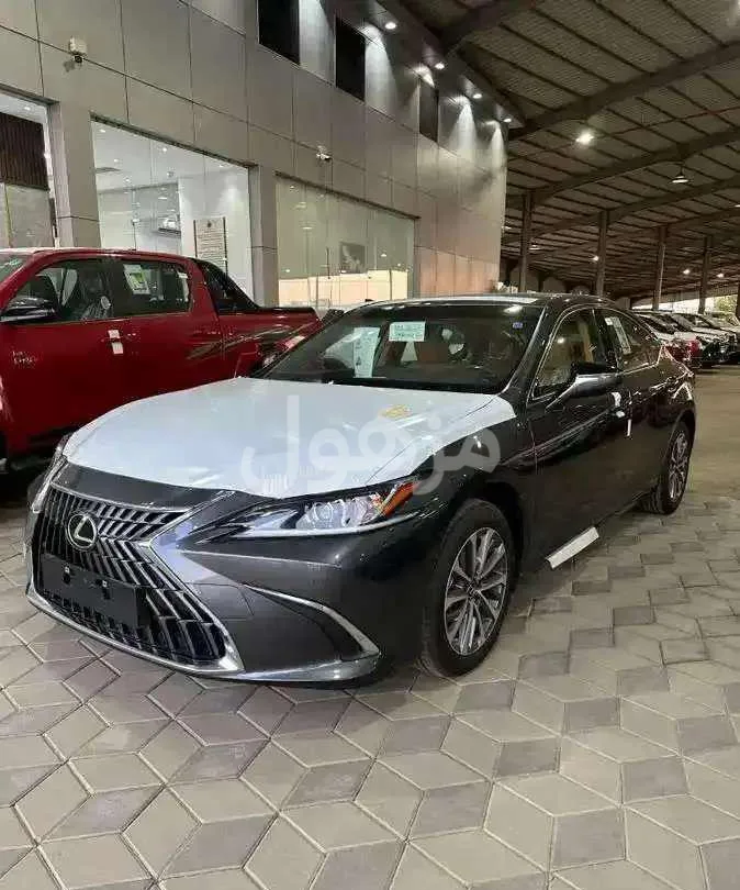 لكزس ES 250 AA 2025 جديد فتحة سقف شاشة وسطية - جدة