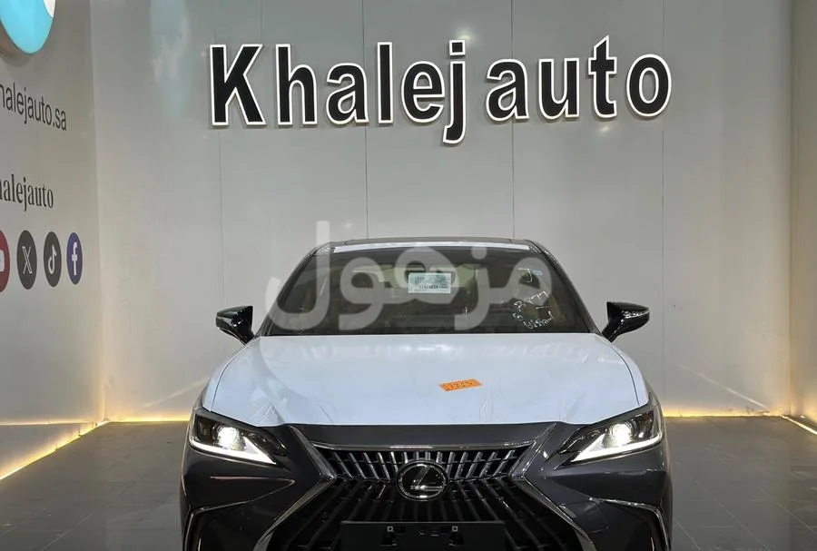 لكزس ES 250 2025 بنزين 4 سلندر دفع أمامي - جدة