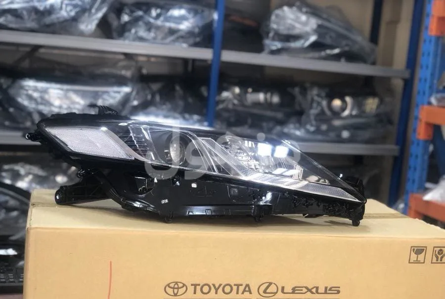 Right headlight for Camry from 2018 to 2021.
