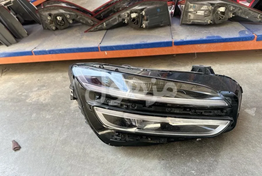 شمعه جنسس g70 يمين 2019-2023 وكاله