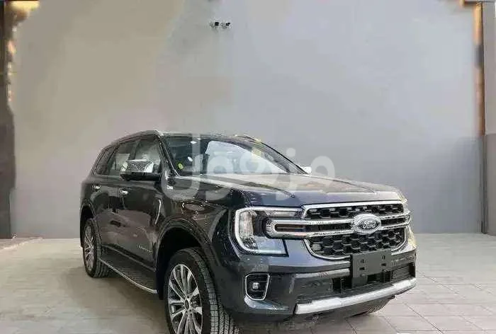 فورد ايفريست نص فل XLT 2025
