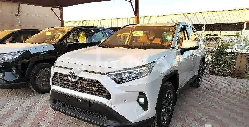 رافور XLE نص فل بنزين 2025 سعودي فتحه سقف دبل مكينه 2000