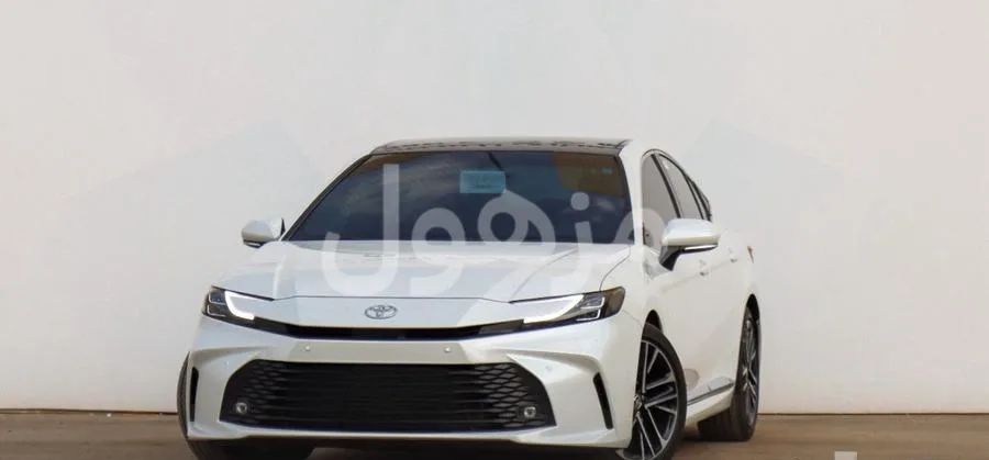 تويوتا كامري هايبرد 2026 موديل جديد ابيض - الرياض