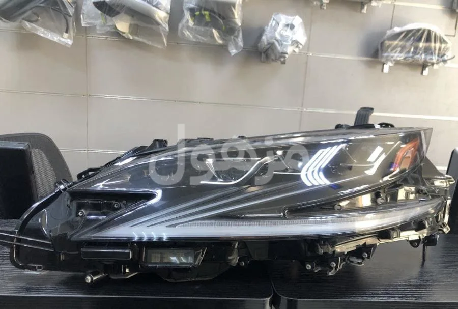 Left headlight for Lexus LS500